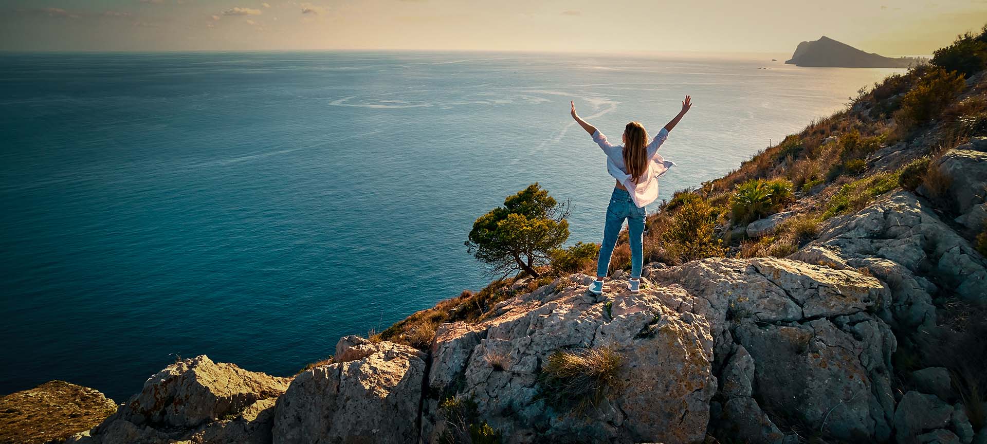 Turista en la costa de la Comunidad Valenciana