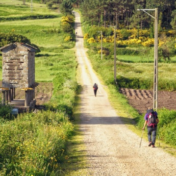 Pèlerins sur le chemin de Saint-Jacques vers Finisterre et Muxía