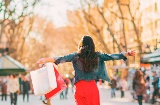 Mujer de compras en Barcelona