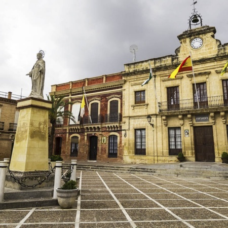 Plaza Mayor et hôtel de ville de Bornos (province de Cadix, Andalousie)