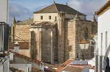 Kirche und Festung in Cazalla de la Sierra (Sevilla, Andalusien)