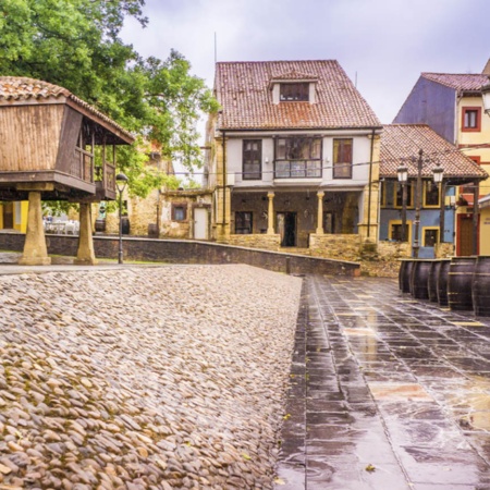 Plaza de Carbayedo beach in Avilés (Asturias)