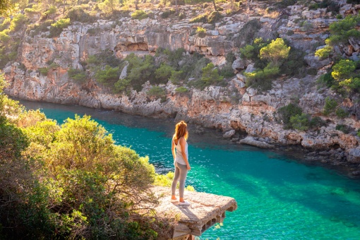 Beim Betrachten der Cala Pi auf Mallorca, Baleareninsel