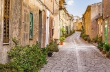 Una via di Petra, sull’isola di Maiorca (Isole Baleari)