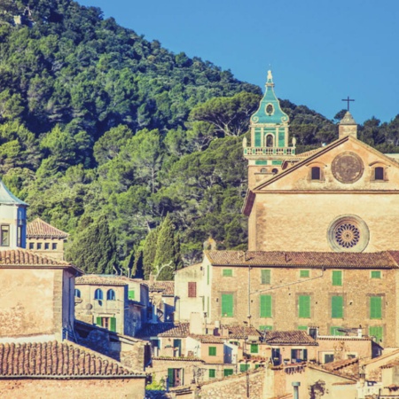 Panoramica di Valldemossa, sull’isola di Maiorca (Isole Baleari)