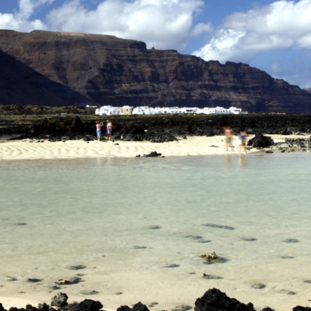 Strand von Órzola in Haría (Lanzarote, Kanarische Inseln)