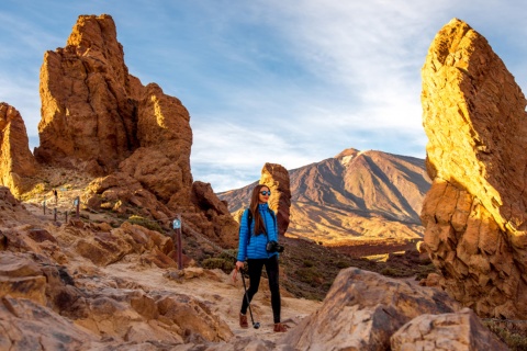 Turista nel parco nazionale del Teide, a Tenerife, isole Canarie