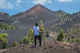 Turista nel parco naturale di Cumbre Vieja, nell'isola di La Palma, isole Canarie