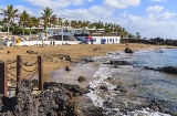 Vue d’une plage de Puerto del Carmen à Lanzarote (îles Canaries)