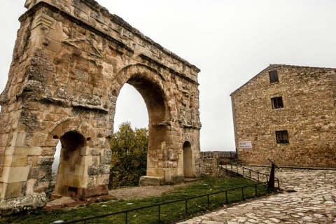 Arco de triunfo de Medinacelli, en Soria (Castilla y León)