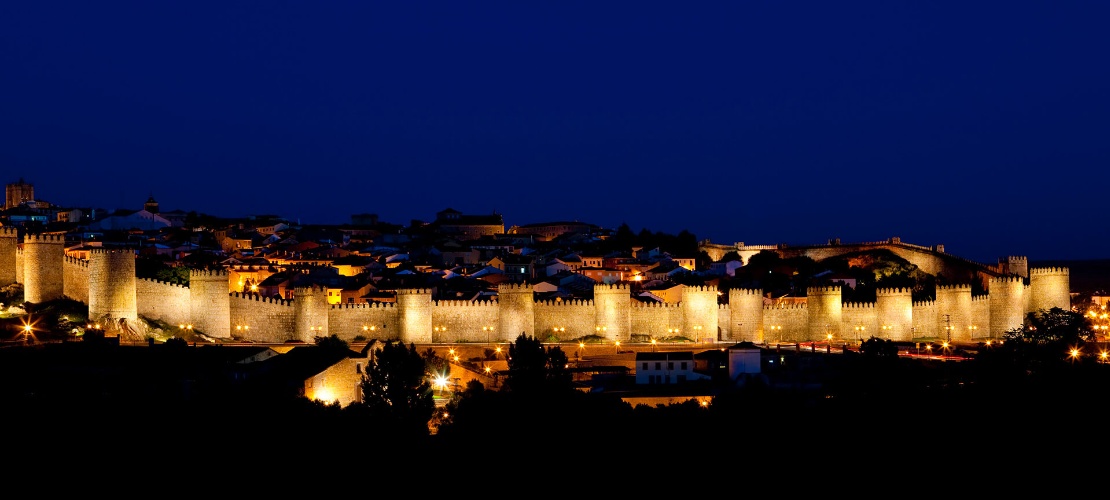 Les remparts d’Ávila vus de nuit