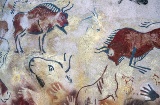 Mur avec art rupestre dans le Centre d'Archéologie Expérimentale d'Atapuerca, Burgos