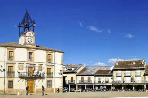 Plaza Mayor i ratusz w Riazie (Segowia, Kastylia-León)