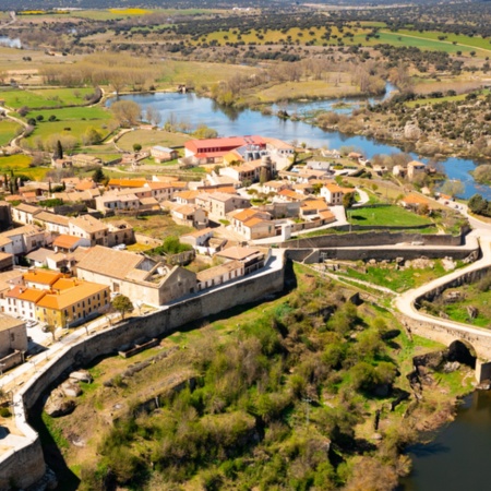 Luftaufnahme von Ledesma (Salamanca, Kastilien und León)