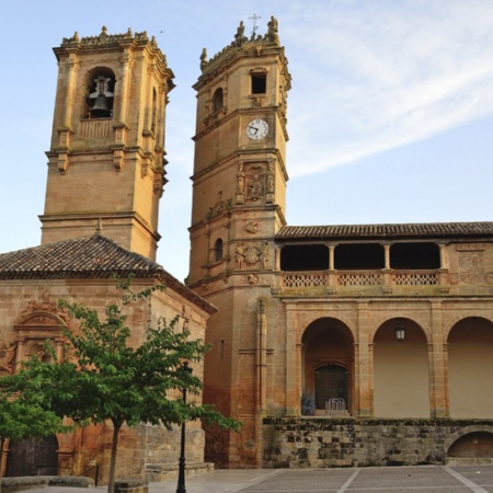 Kościół Santísima Trinidad i Wieża El Tardón w Alcaraz (Albacete, Kastylia-La Mancha)