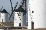 Wiatraki na peryferiach Alcázar de San Juan (Ciudad Real, Kastylia-La Mancha)