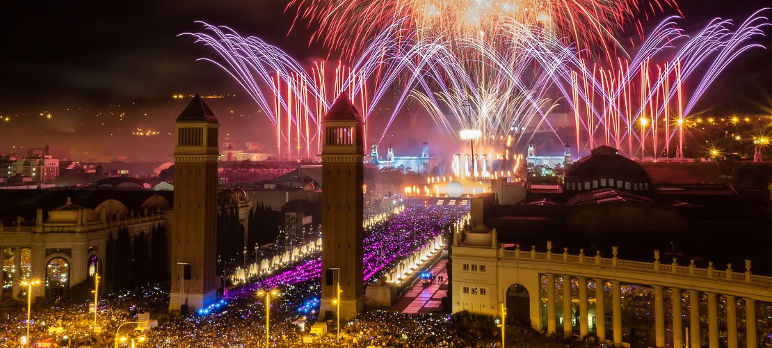 Vistas de Barcelona con fuegos artificiales