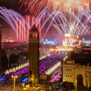 Ansichten von Barcelona mit Feuerwerk