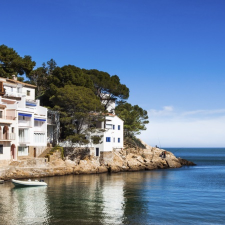 Praia Sa Tuna, em Begur (Girona, Catalunha)