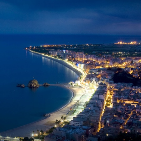 Veduta notturna di Blanes. Girona