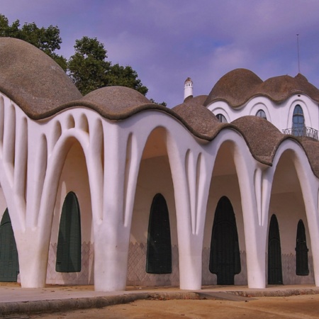 La Masia Freixa, en el Parque Sant Jordi de Terrasa (Barcelona, Cataluña)