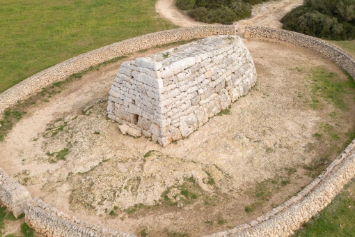 Naveta des Tudons, Minorque
