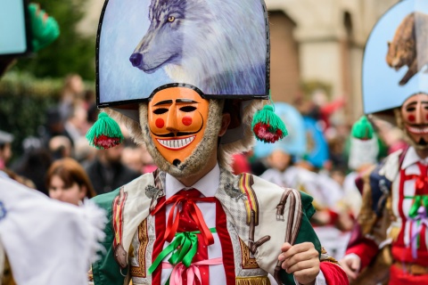 Grand procession of Cigarrones figures. Verín Carnival (O Entroido)