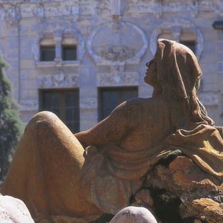 Detalle del Monumento al Agua y a la Tierra en Don Benito