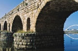 Römische Brücke von Mérida mit der Lusitania-Brücke von Santiago Calatrava im Hintergrund. Badajoz