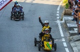 Plusieurs participants sur la ligne d'arrivée au Grand Prix des Carrilanas à Esteiro, La Corogne