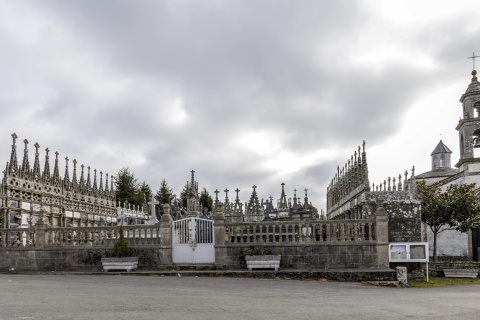 Igreja e cemitério de Goiriz, em Vilalba (Lugo, Galícia)