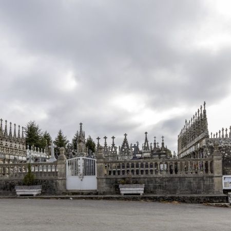 Igreja e cemitério de Goiriz, em Vilalba (Lugo, Galícia)