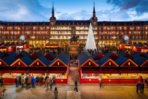 Weihnachtsmarkt auf der Plaza Mayor in Madrid