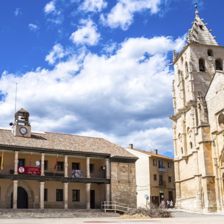 Ayuntamiento e Iglesia de la Magdalena de Torrelaguna (Comunidad de Madrid)