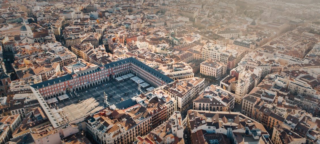 Vista aérea de la Plaza Mayor y la ciudad de Madrid