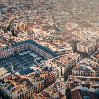 Vue aérienne de la Plaza Mayor et de la ville de Madrid