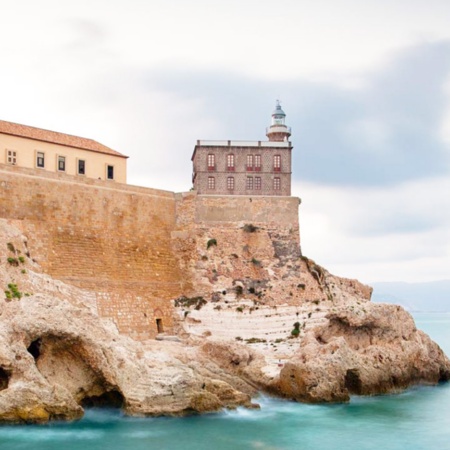 Vue du phare de la citadelle de Melilla