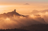 Vista no roque de Gran Canaria com o Teide ao fundo