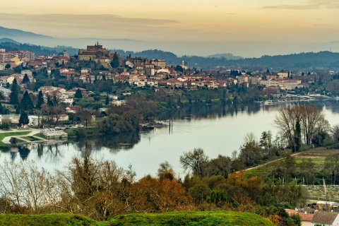 Tui com o monte Aloia atrás