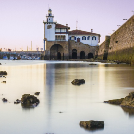 Latarnia morska w Getxo (Bizkaia, Kraj Basków)