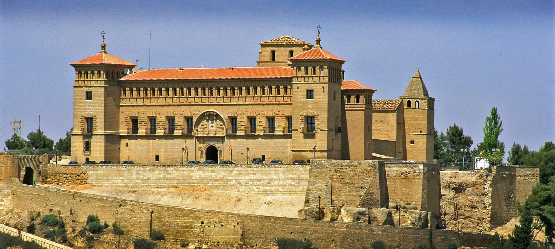 Veduta esterna del Parador de Alcañiz Veduta esterna del Parador de Alcañiz