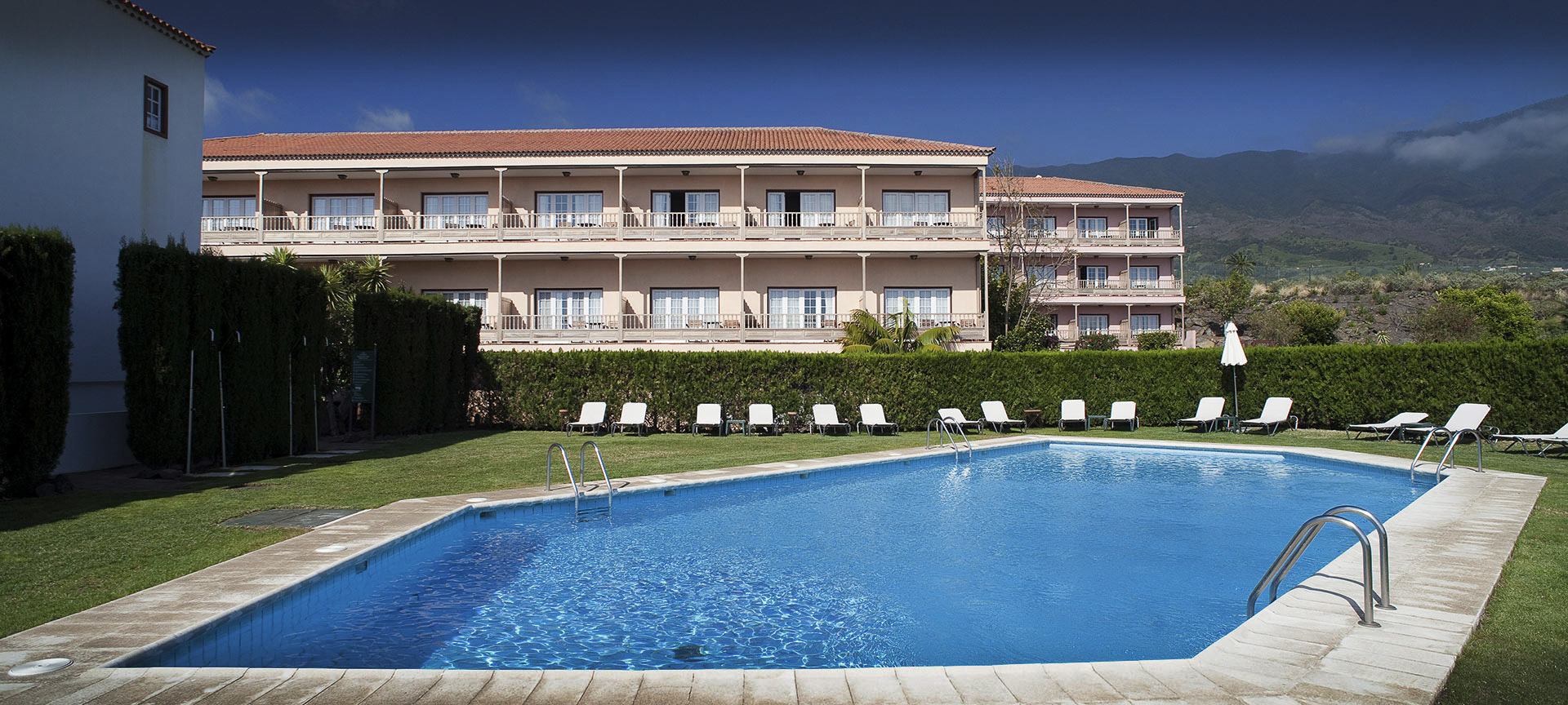 Vue extérieure et de la piscine du Parador de La Palma Vue extérieure et de la piscine du Parador de La Palma