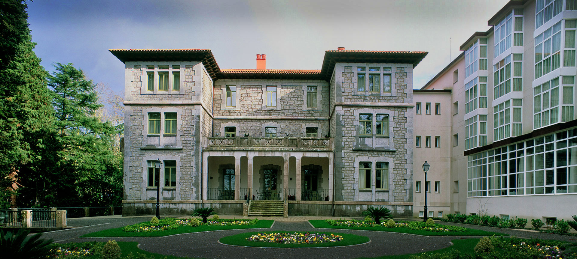 Vue extérieure du Parador de Limpias Vue extérieure du Parador de Limpias