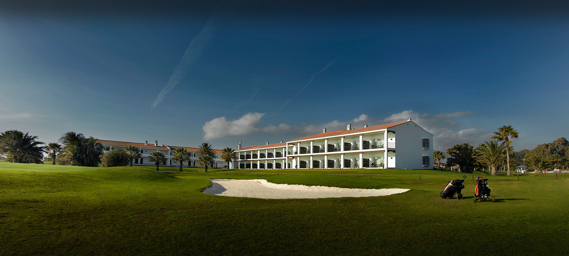 Veduta dell'esterno e del campo da golf del Parador de Málaga Golf Veduta dell'esterno e del campo da golf del Parador de Málaga Golf