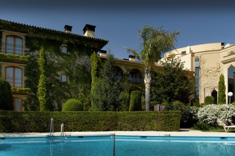 Blick auf das Parador de Ronda mit Pool