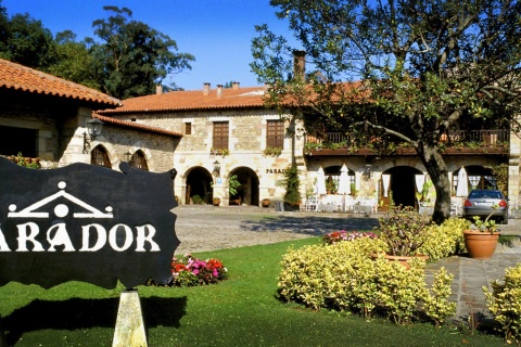 Vista externa do Parador de Santillana del Mar