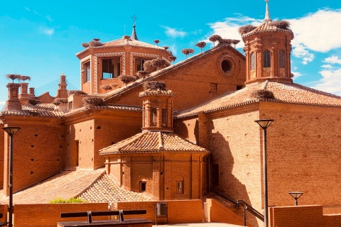 Colegiada de São Miguel, em Alfaro. A maior colônia de cegonhas da Europa