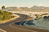 Strada attraverso le dune di Corralejo. Fuerteventura. Isole Canarie