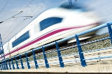 Treno ad alta velocità Madrid-Barcellona all'altezza del viadotto Arandiga. Saragozza