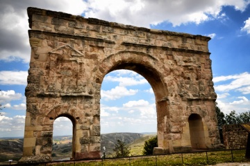 Триумфальная арка в Мединасели, провинция Сория (Кастилия-и-Леон).